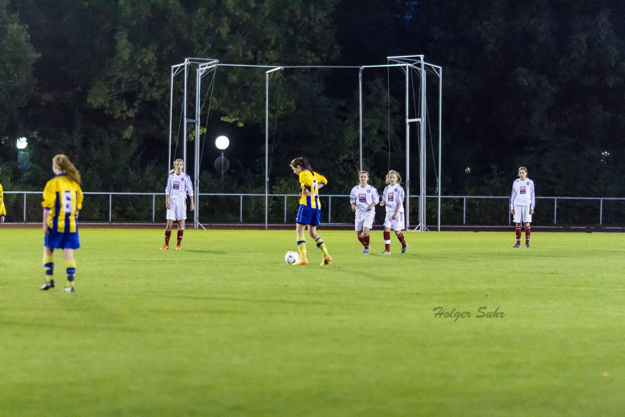 Bild 132 - B-Juniorinnen SV Henstedt-Ulzburg - Holstein Kiel : Ergebnis: 0:12